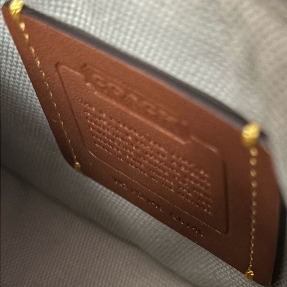 NWOT Coach Metallic Silver Quilted  Small Clutch - Picture 5 of 7